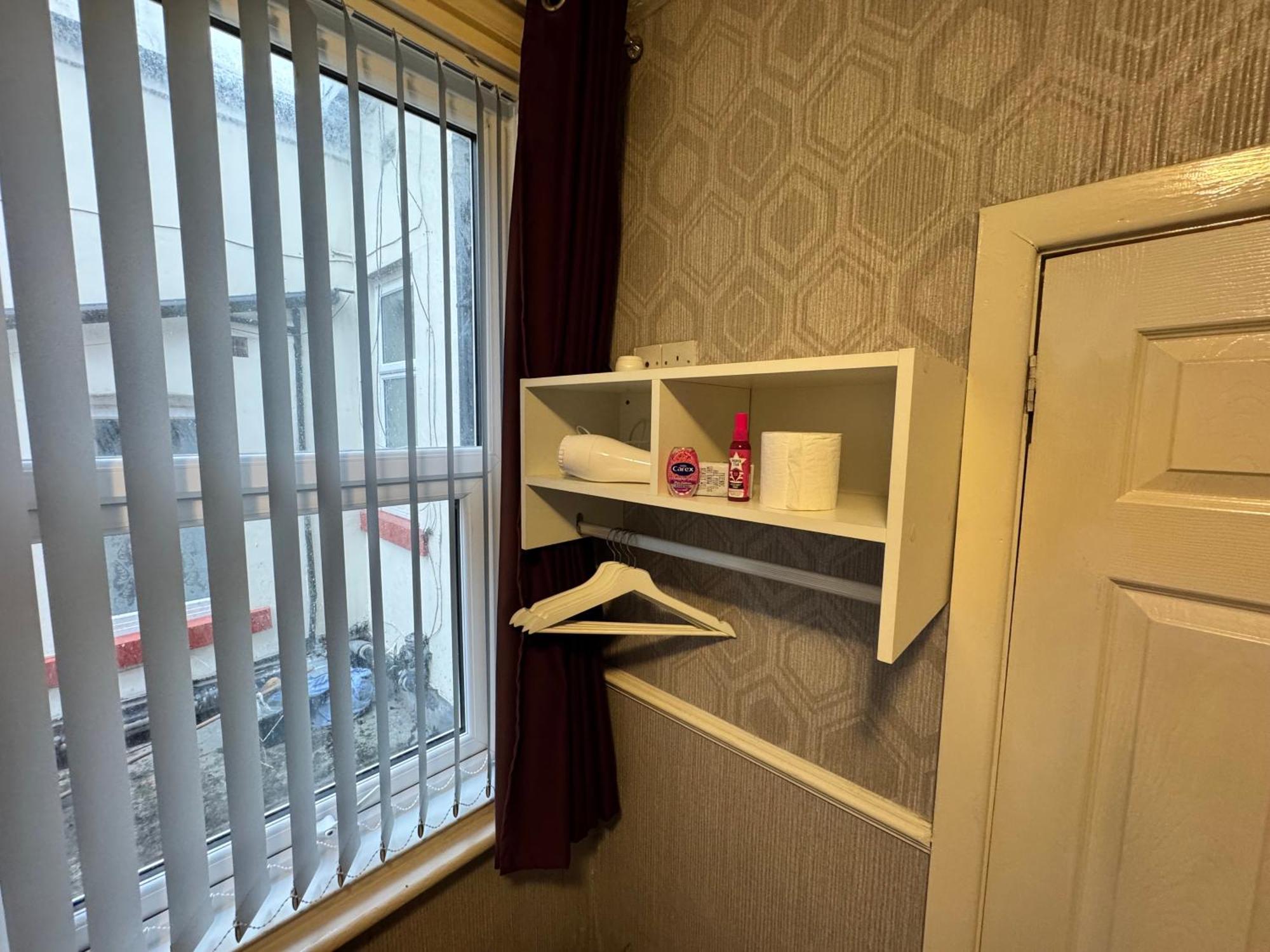 B&B Runway Blackpool - Minutes From Winter Gardens - Dog Friendly - Exceptionally Quiet - Very Close H&A Social Club (Adults Only), Blackpool